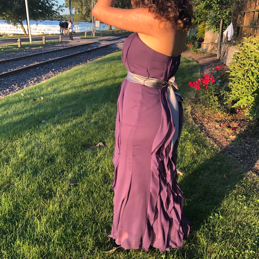 ♦️SALE!♦️Vera Wang Purple Ruffled Gown Dress Sz 10 - Picture 6 of 8